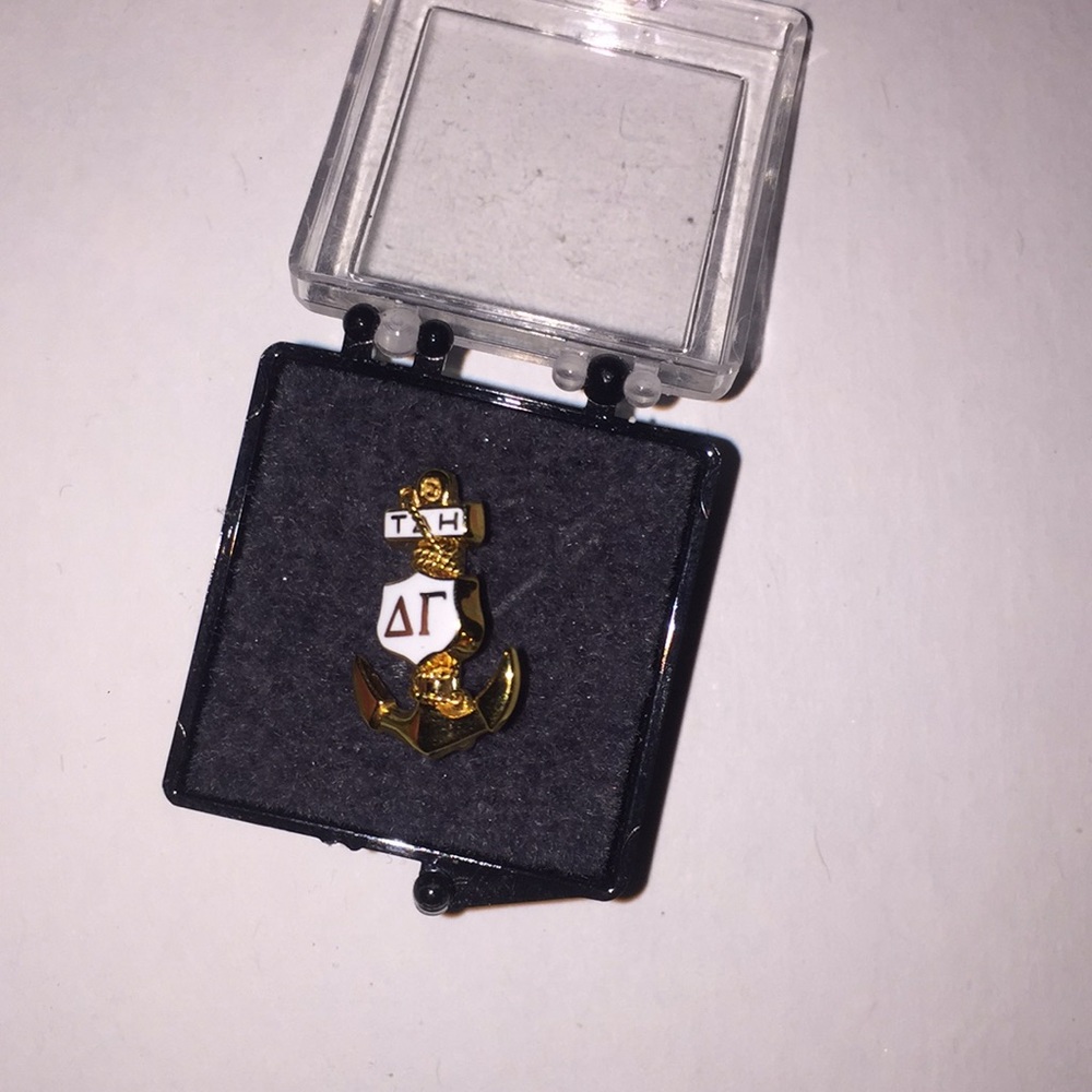Delta Gamma Pin